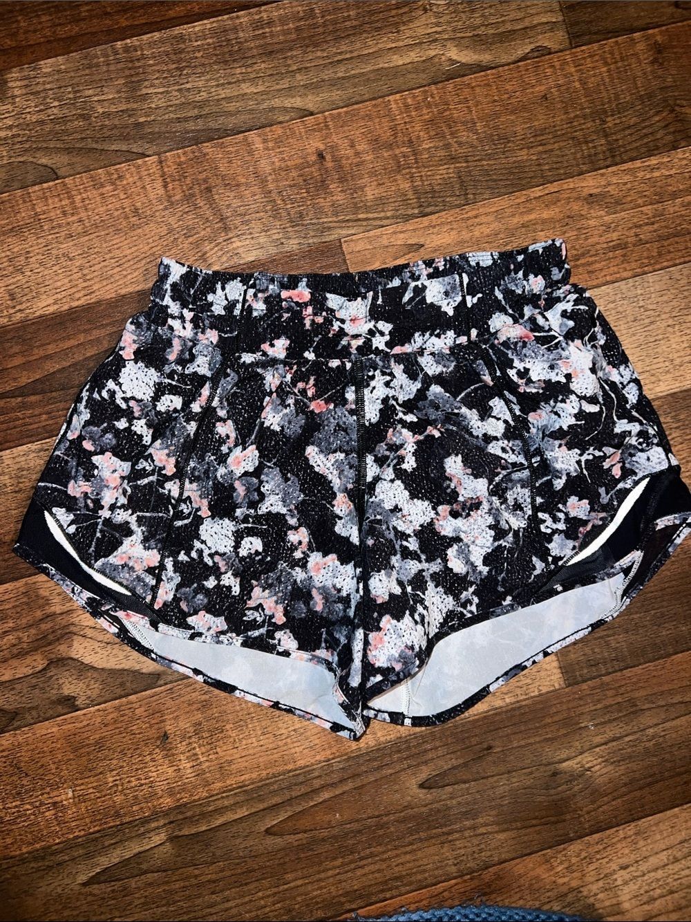 lululemon Floral Print Active Shorts Lightweight Running size 4